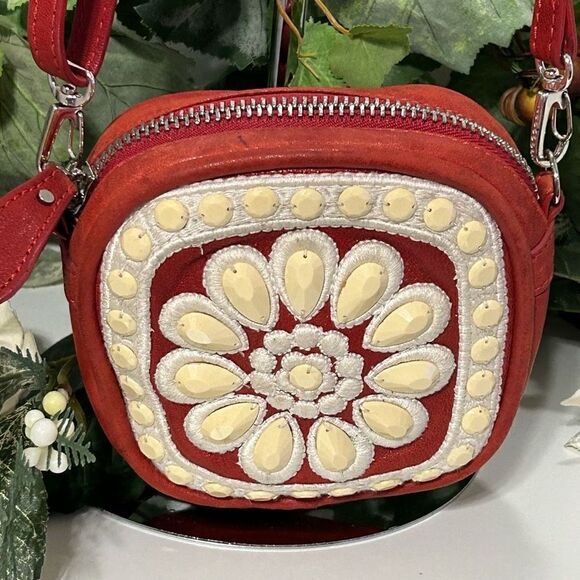 Vintage Brighton Raj Square Red Leather Crossbody Hand Bag Small Ivory Beads - Picture 2 of 9